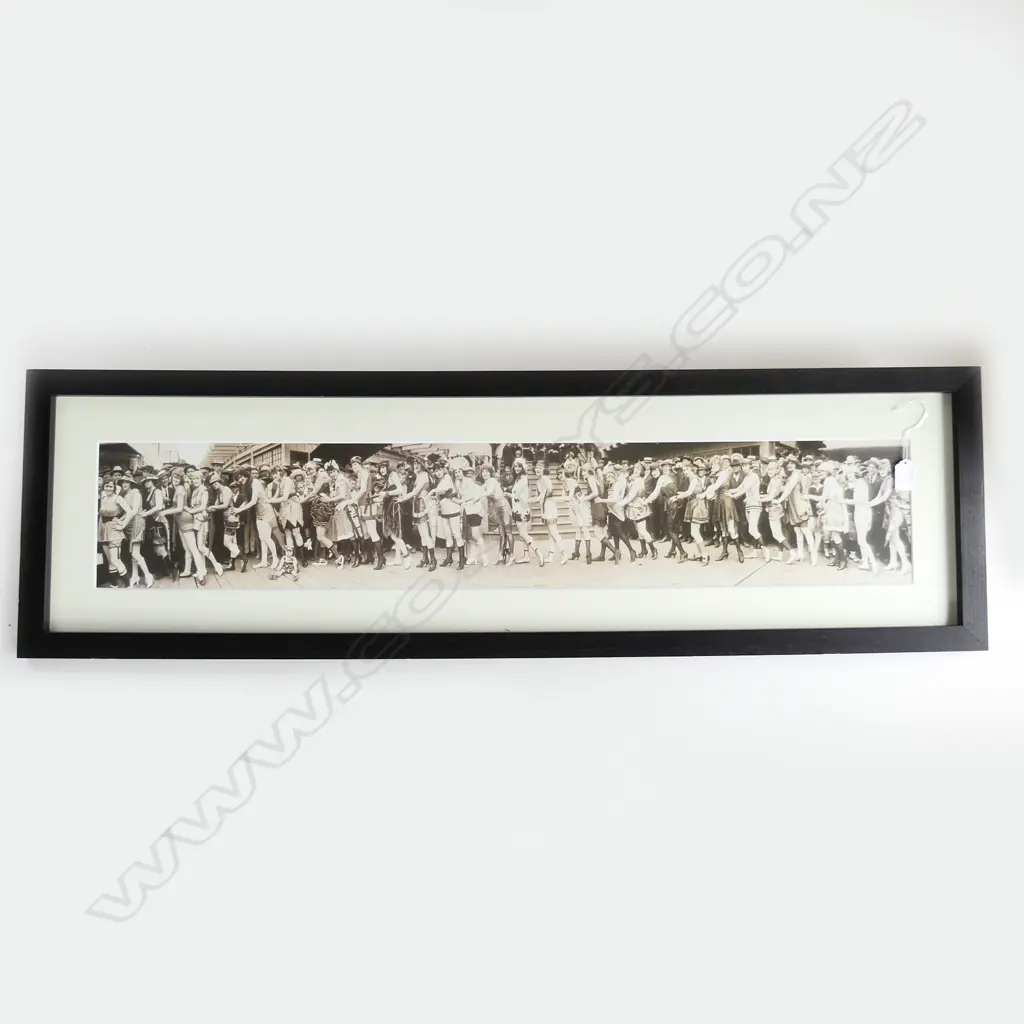 REPRINT 1920'S BATHING GIRL PARADE PANORAMIC PHOTO 'SPALDING MAID' L.1110mm Image 1++