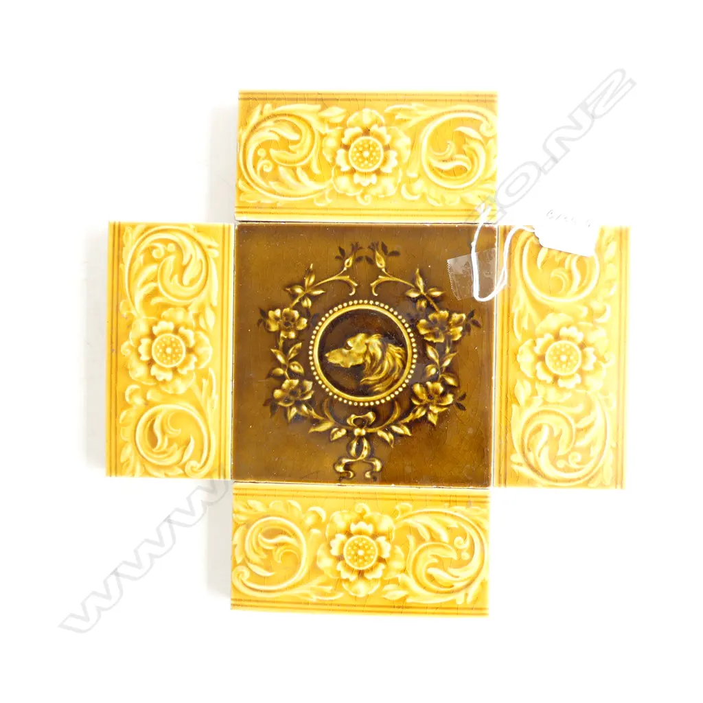 VICTORIAN MAJOLICA TILED WALL HANGING Image 1++