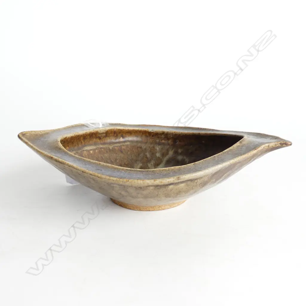 JIM GREIG ELIPTICAL BOWL incised mark L.203mm Image 1++
