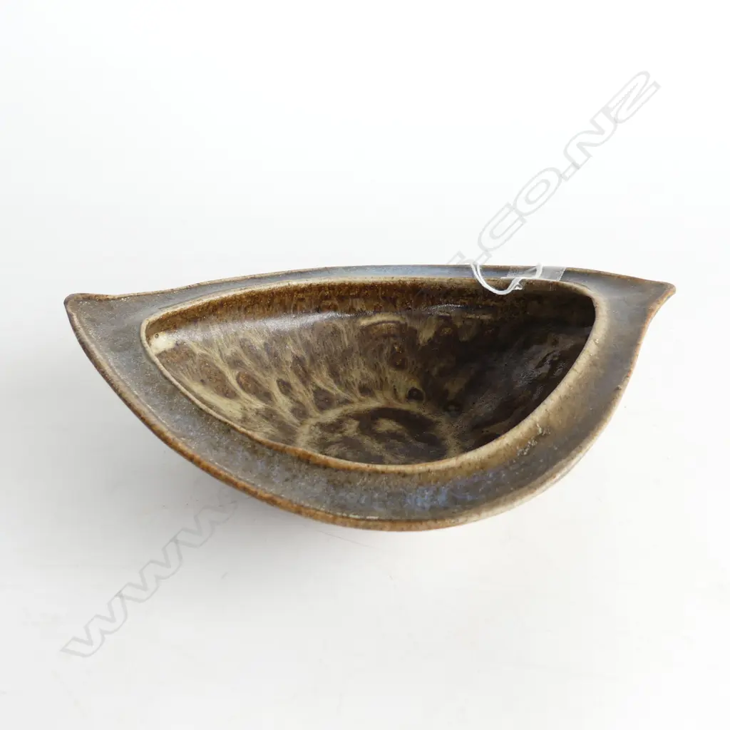 JIM GREIG ELIPTICAL BOWL incised mark L.203mm Image 1++