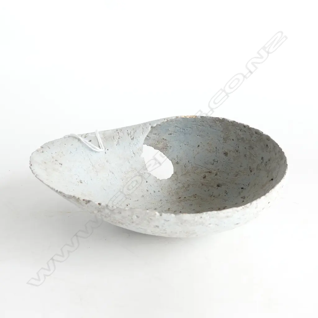 RICK RUDD Mobius pale blue Earthenware Twist bowl L.170mm. Minor fritting Image 1++