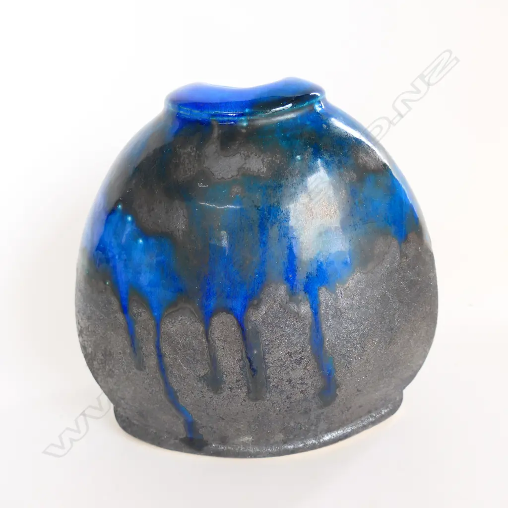 TOBY STAFFORD NZ STUDIO POTTERY OVOID VASE BLACK & BLUE H.200mm Image 1++