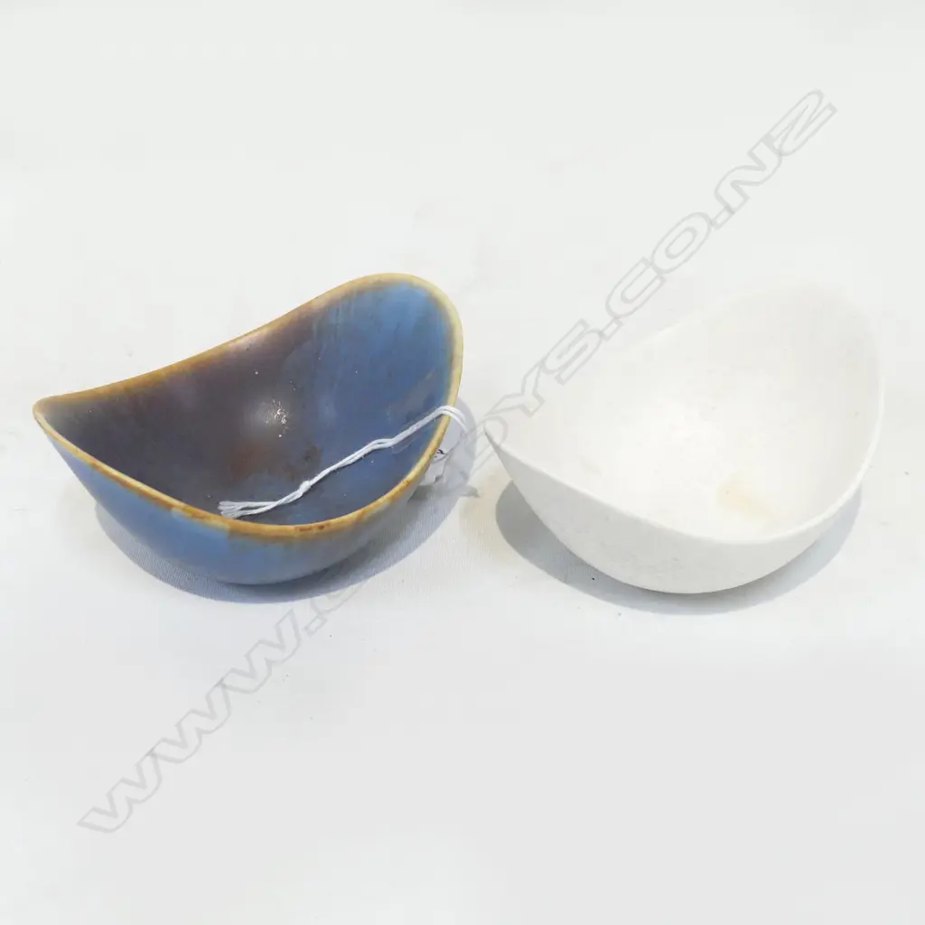 2 X Gunnar Nylund Rorstrand Sweden Ceramic Elliptical Bowls L.100mm white & blue ARO MCM Image 1++