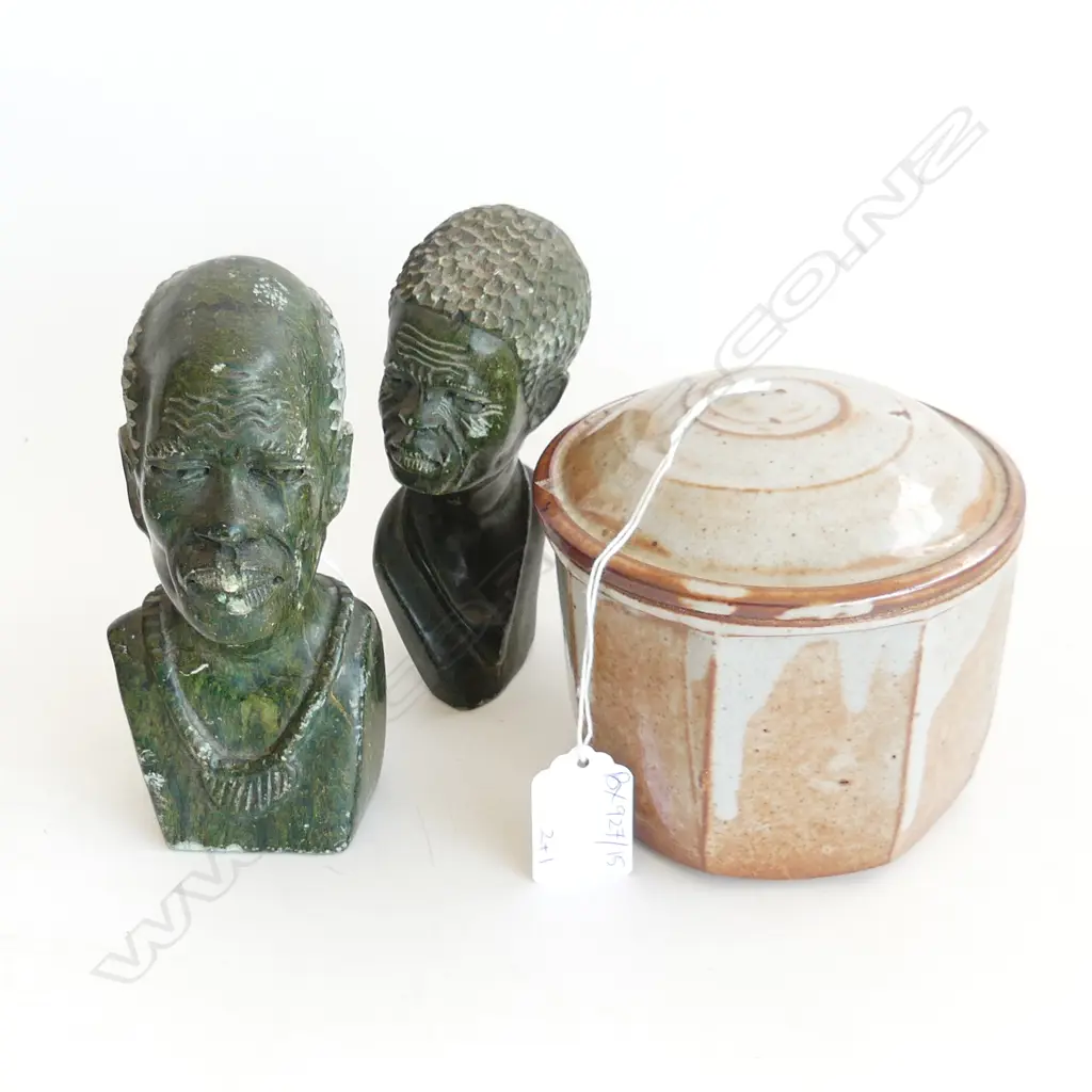 CAMPBELL HEGEN LIDDED JAR H.105mm + 2 AFRICAN VERDITE BUSTS SIGNED FOMBE H.140mm  Image 1++