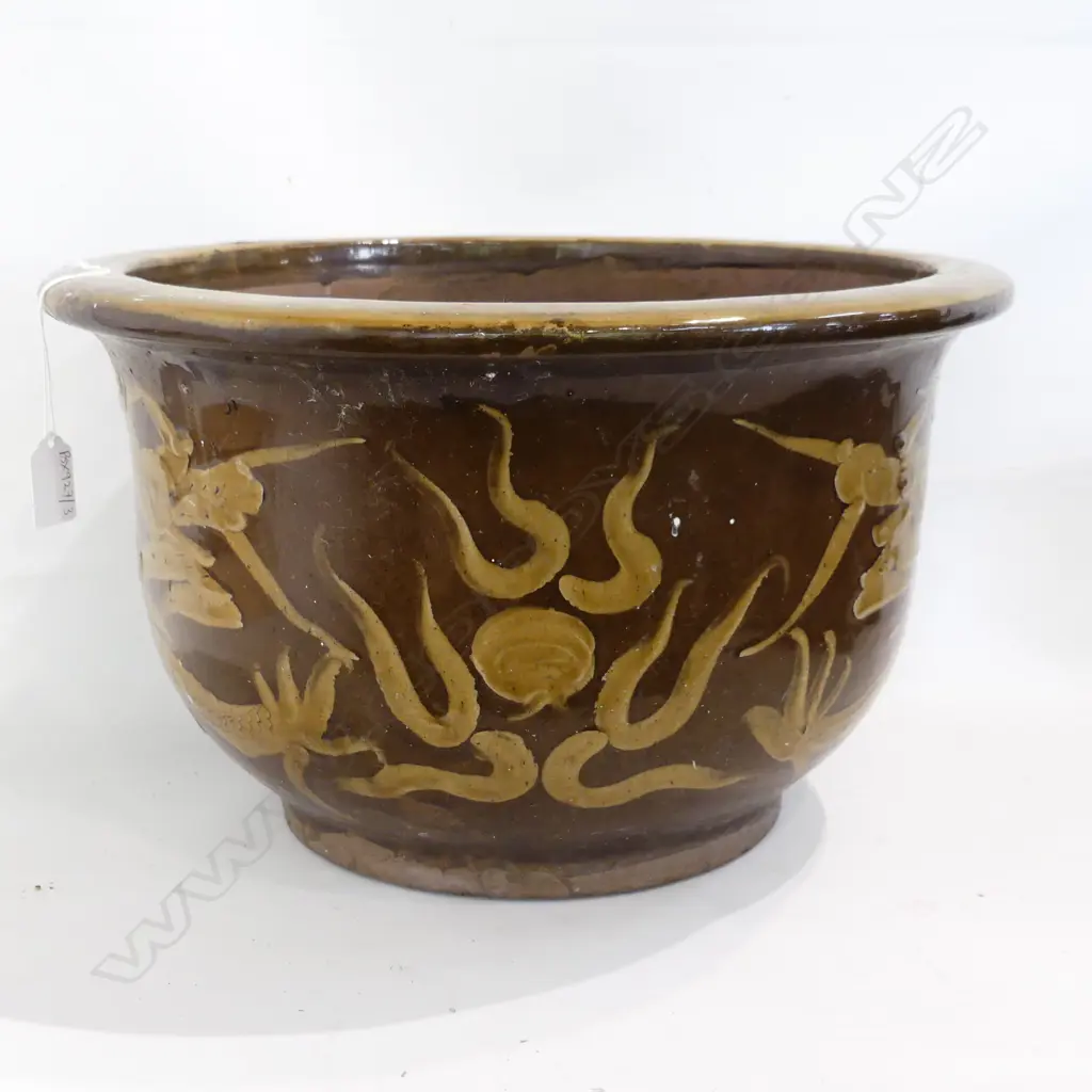 DRAGON POT 410mm dia Image 1++