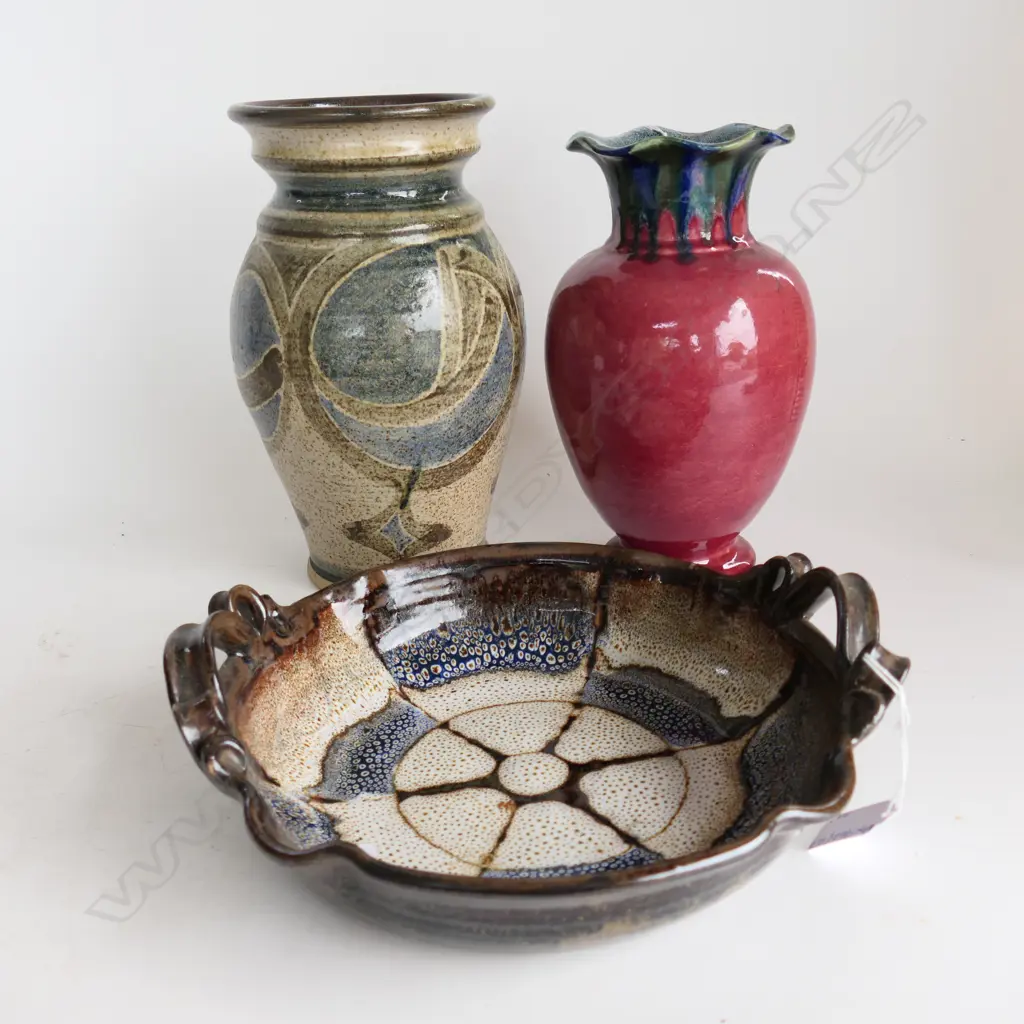 2 LG STUDIO POTTERY VASES H.270mm + DISH 255mm dia Image 1++