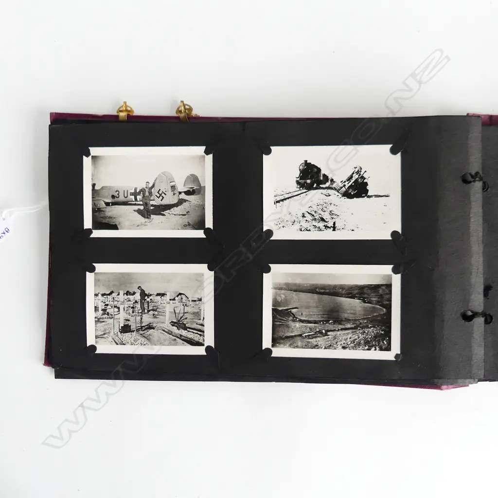 WW2 PHOTO ALBUM DESSERT CAMPAIGN  FLAK SHOTS ETC  L310MM H190MM & BADGES Image 1++