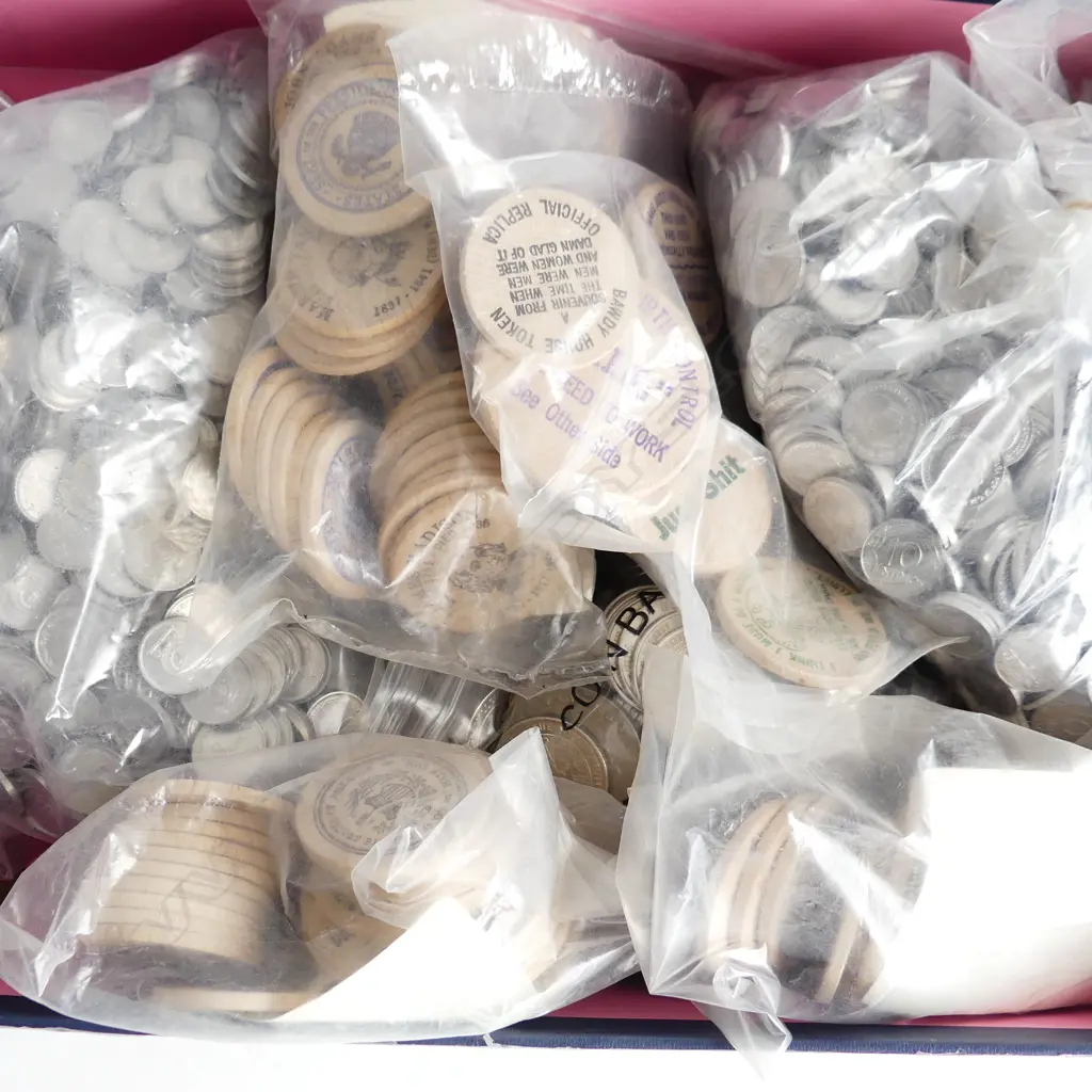 BOX LOT ASST. WORLD COINS & TOKENS Image 1++