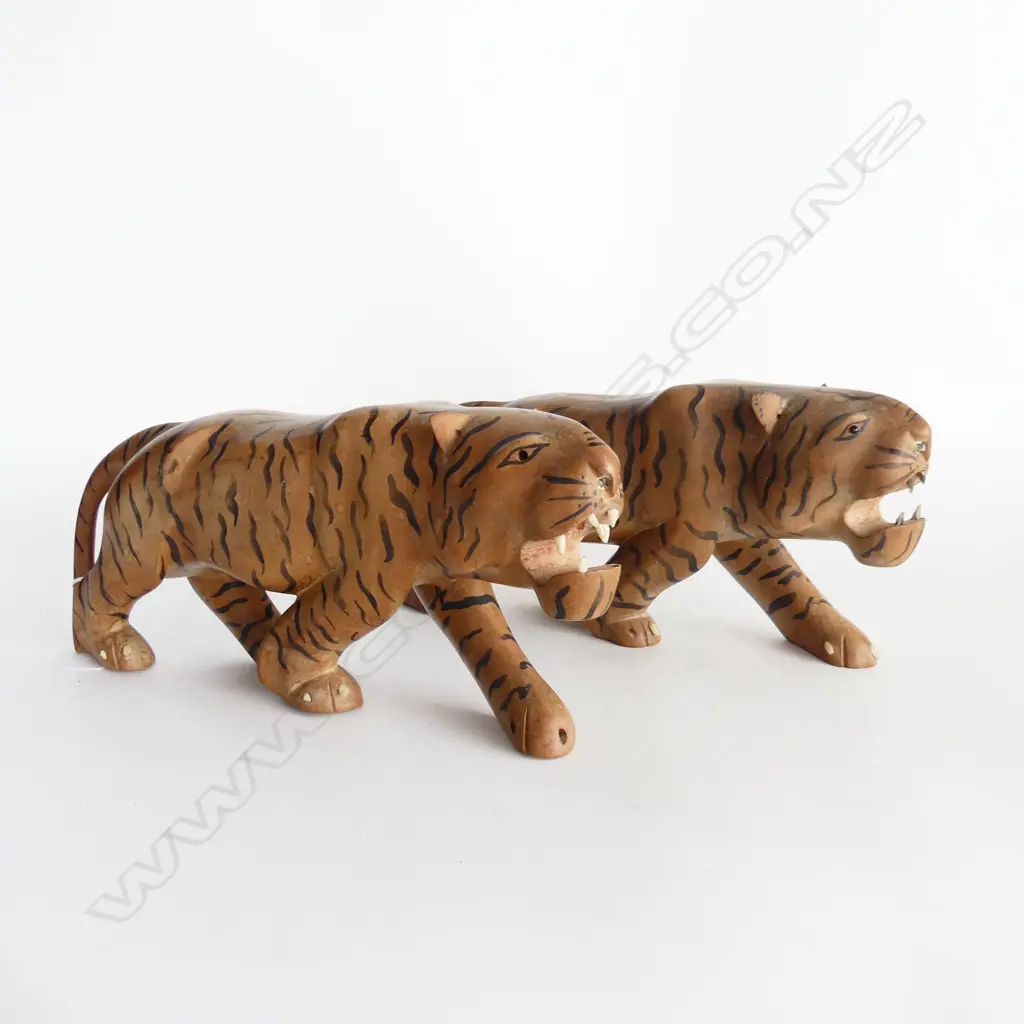 PR CARVED & PAINTED HARDWOOD TIGERS 1 TOOTH MISSING L370MM Image 1++