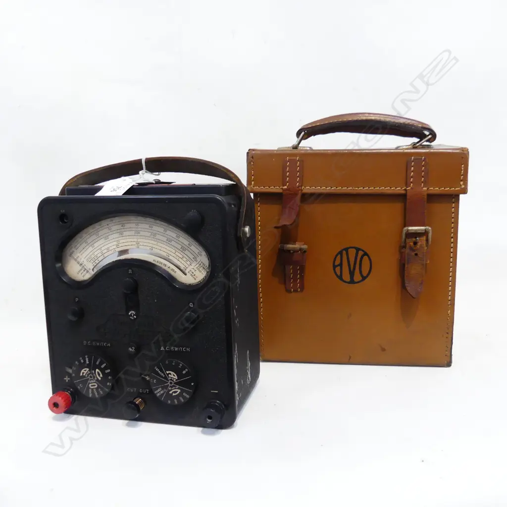 VINTAGE UNIVERSAL AVO METER WITH CASE (NEEDS ATTENTION) Image 1++