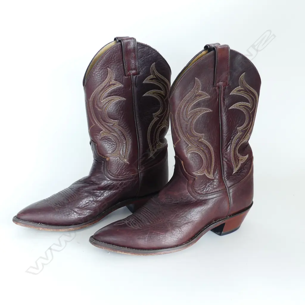 PR WOMEN'S COWGIRL BOOTS stitched brown leather size 8 1/2 to 9 in gd cond. but worn. Made in Mexico Image 1++