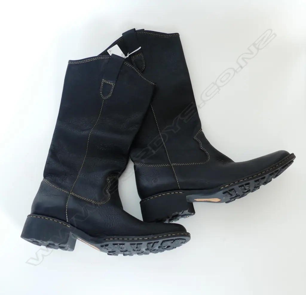 PR WOMEN'S 'BORN' BLACK LEATHER BOOTS size 9 / 40.5 hardly worn white stitching rubber sole  Image 1++
