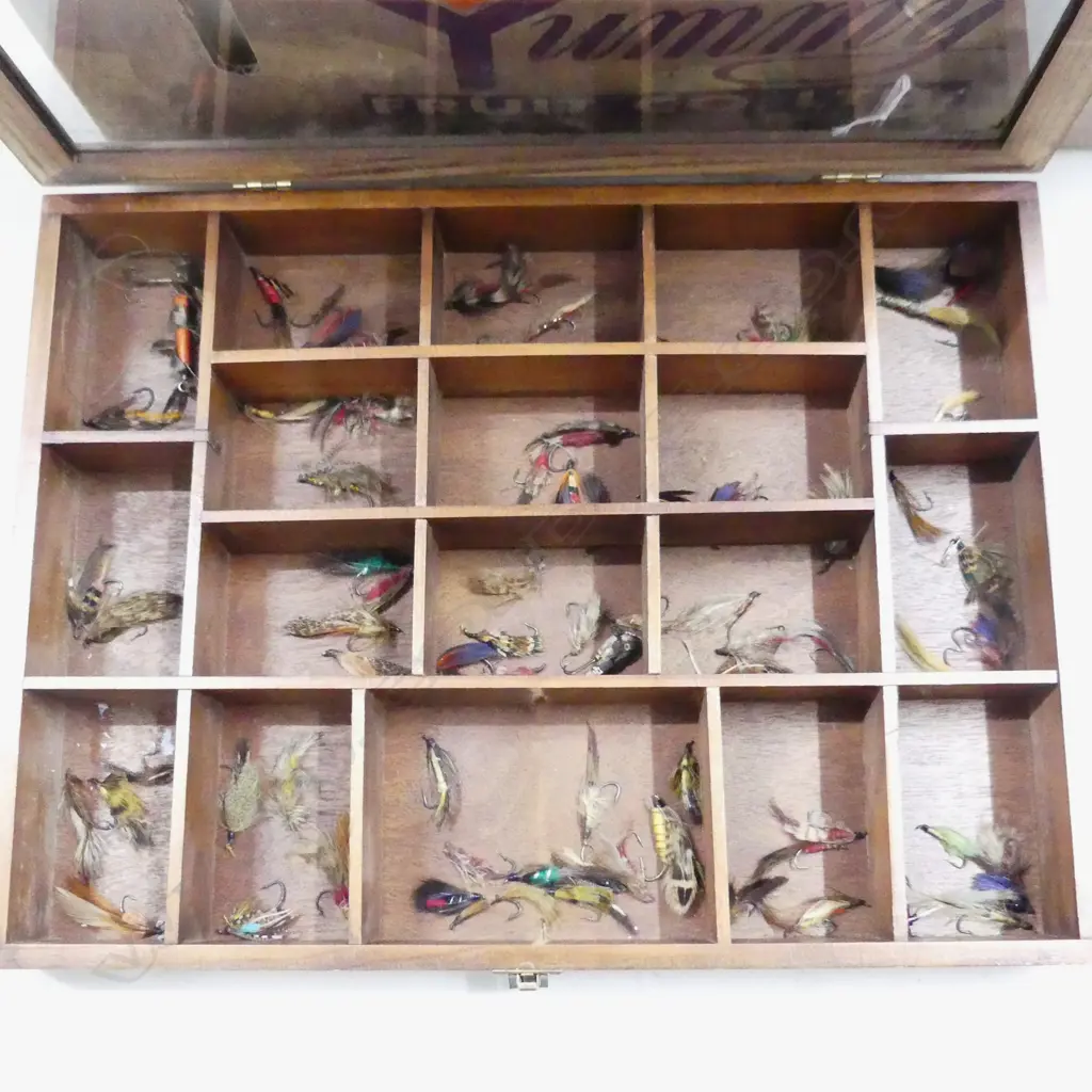 BOX VINTAGE FISHING FLYS Image 1++