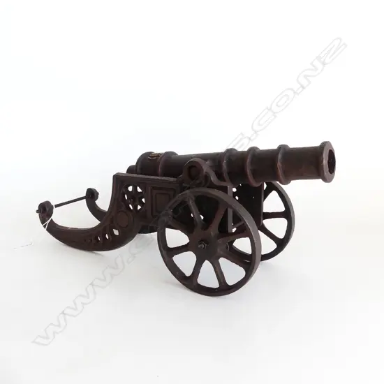 OLD MODEL CANNON; HEAVY CAST IRON. L.440mm