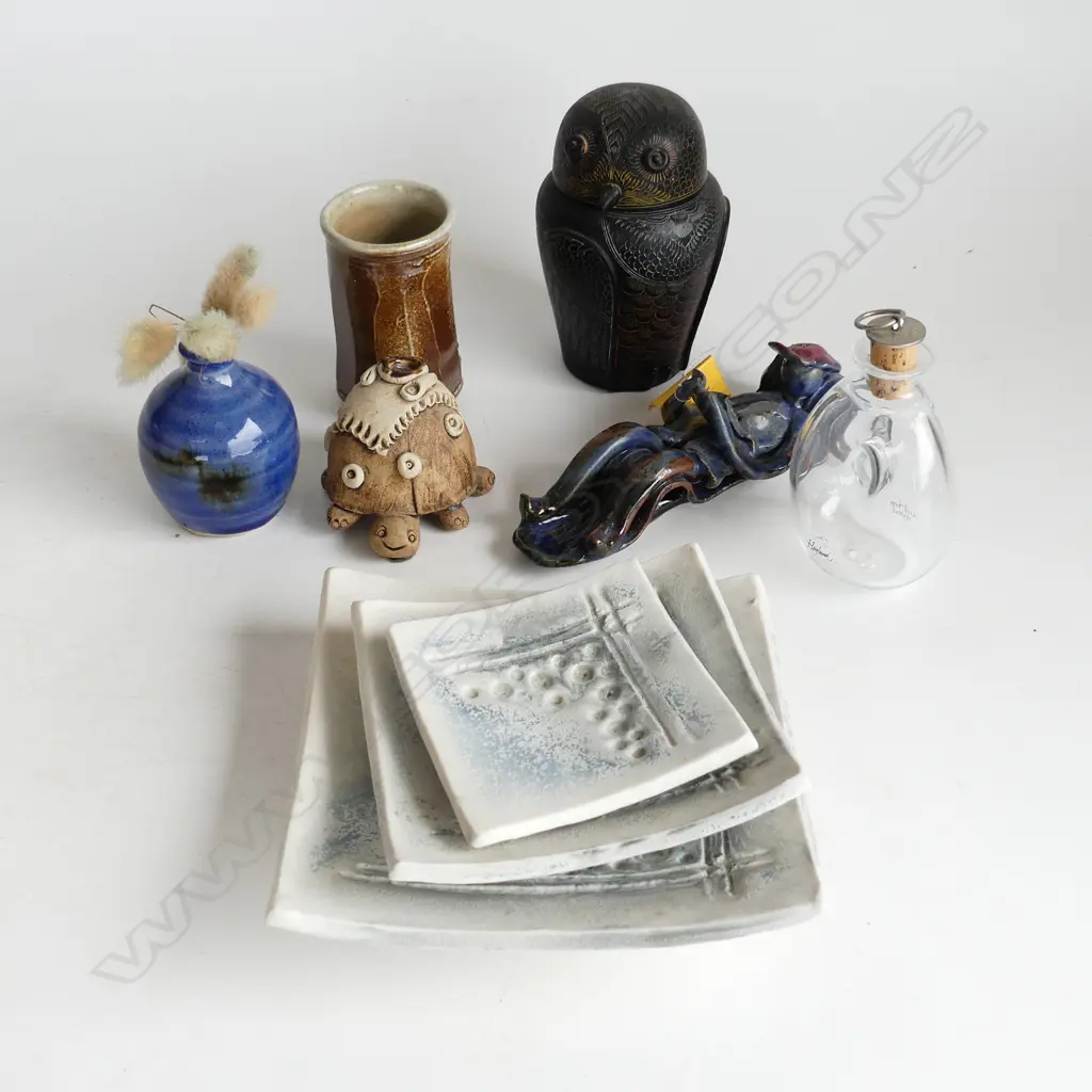 ASST QUALITY STUDIO POTTERY & other PCES x9: set 3 dishes. Hogland glass bottle. incised & lacquered owl etc Image 1++
