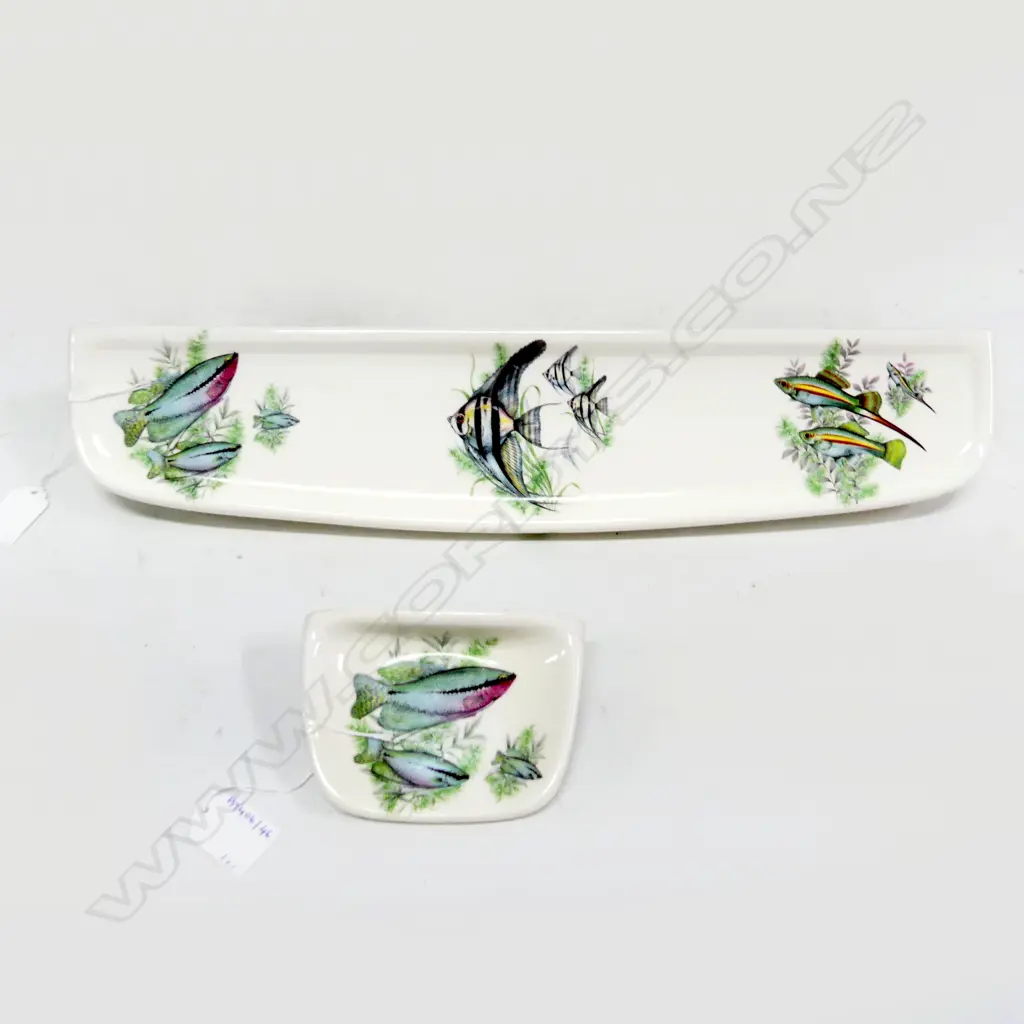 TITIAN POTTERY BATHROOM SHELF L460 & SOAP DISH BOTH WITH FISH  DECORATION Image 1++