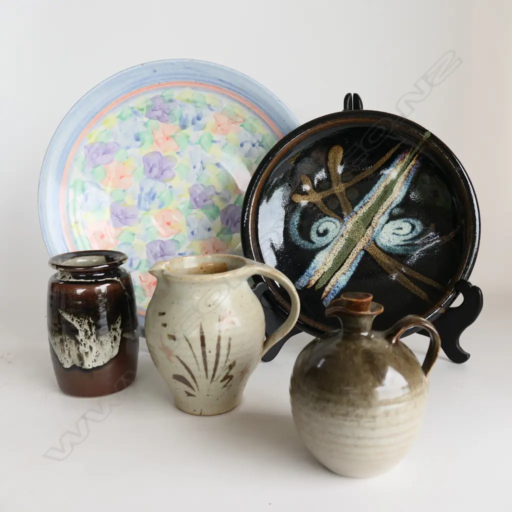 5 PCE NZ STUDIO POTTERY; HARVEY JONES BOWL 350mm dia, BRIAN GARTSIDE, WAIMEA, VENDLEBOSCH & BARRY BALL (HAIRLINE) Image 1++
