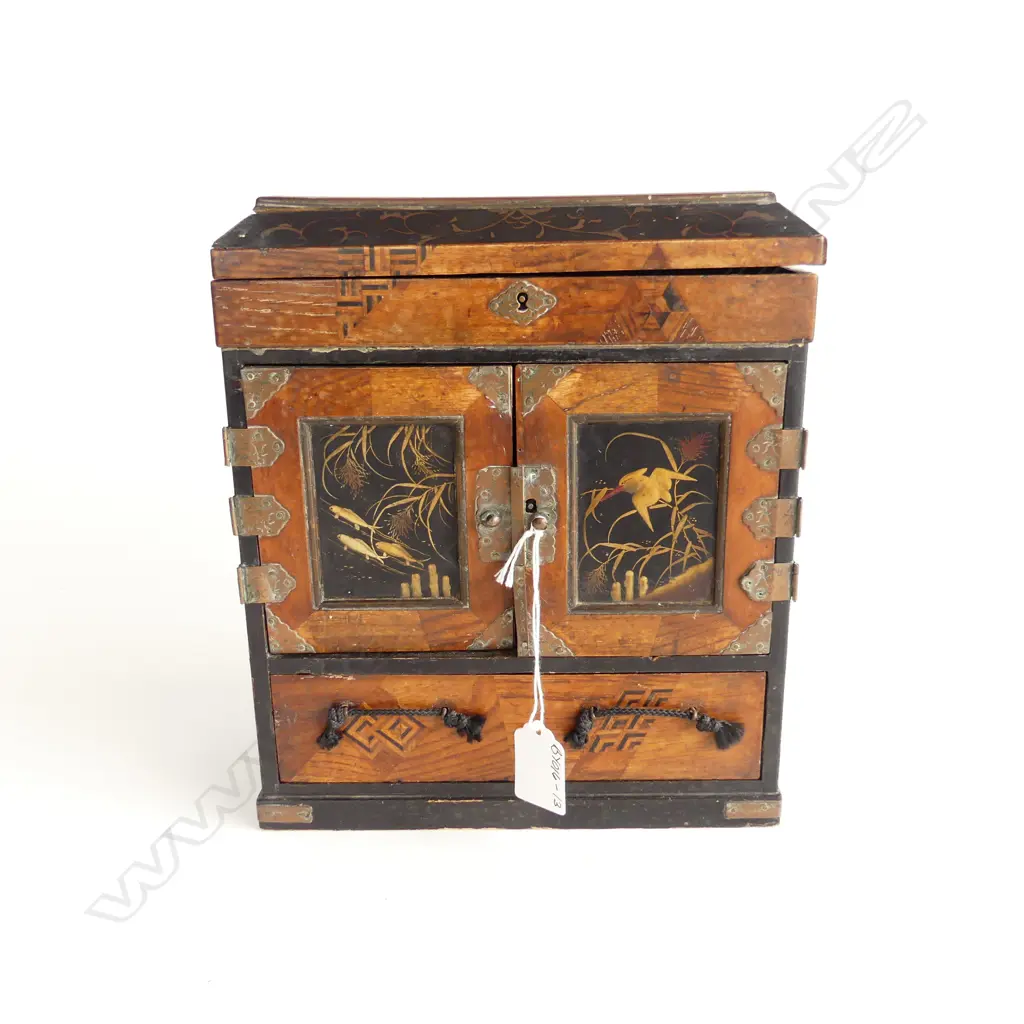 ANTIQUE JAPANESE SEWING BOX Image 1++