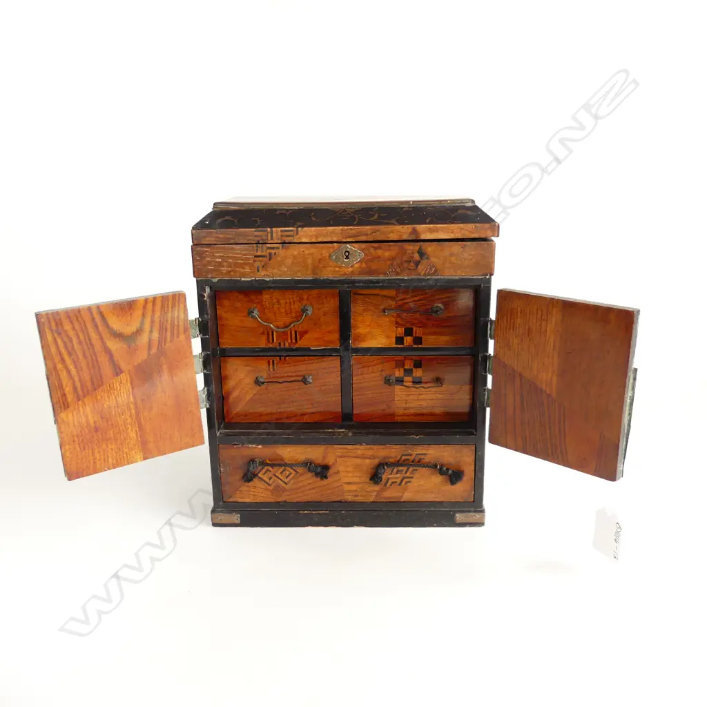 ANTIQUE JAPANESE SEWING BOX Image 1++