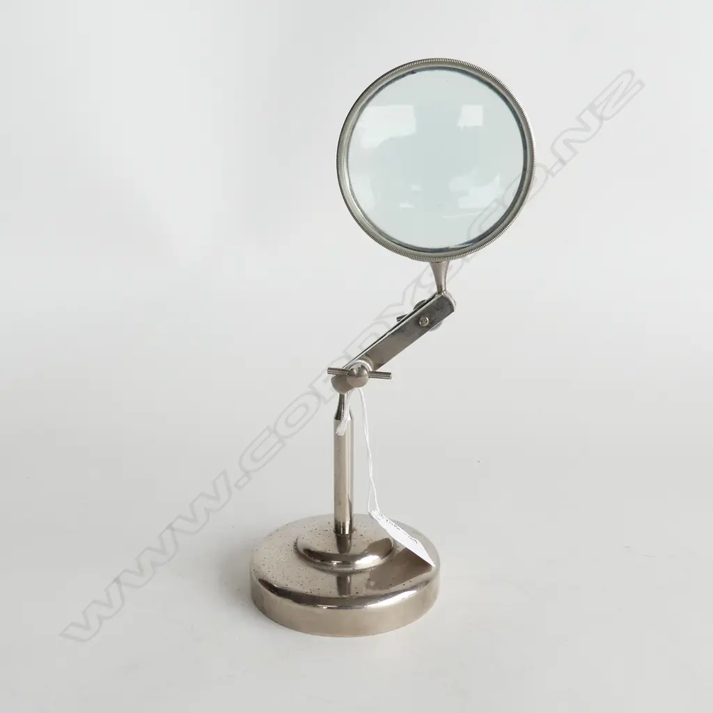 VINTAGE HEAVY METAL ADJUSTABLE MAGNIFYING GLASS Image 1++