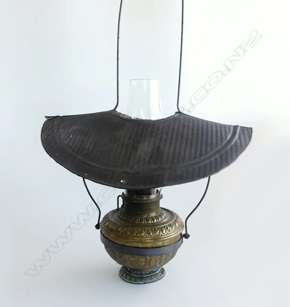 ANTIQUE KEROSENE LANTERN LIGHT FITTING w. GLASS FLUE & SHADE H.790mm Image 1++