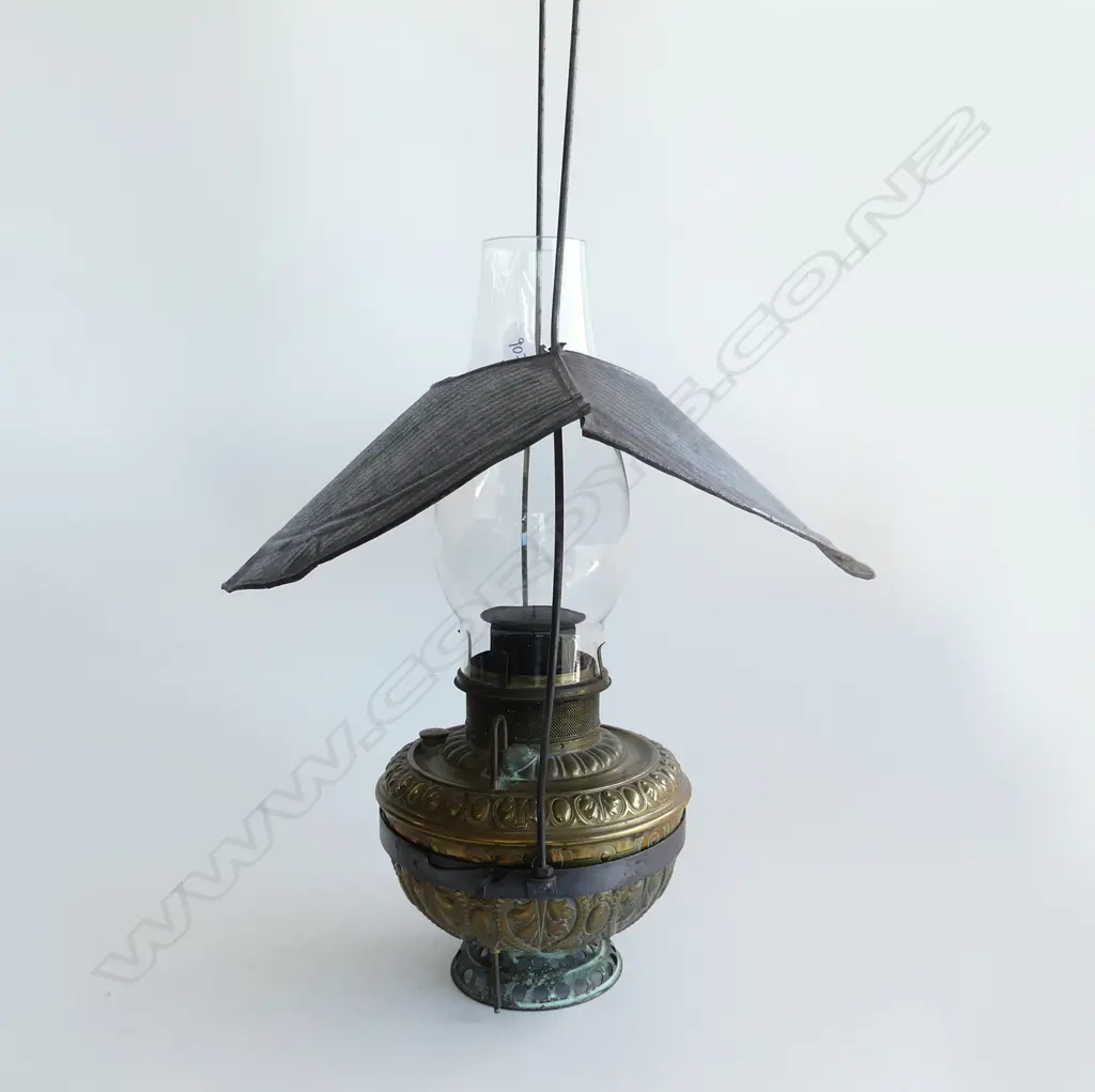 ANTIQUE KEROSENE LANTERN LIGHT FITTING w. GLASS FLUE & SHADE H.790mm Image 1++
