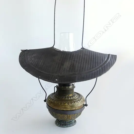 ANTIQUE KEROSENE LANTERN LIGHT FITTING w. GLASS FLUE & SHADE H.790mm