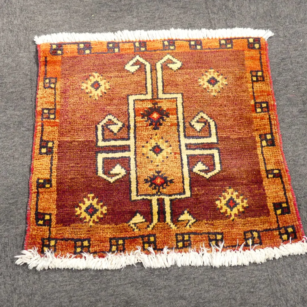 97C - SML PERSIAN HAND KNOTTED RUG 600 x 560mm Image 1++