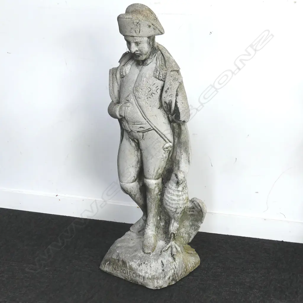 CONCRETE GARDEN STATUE - NAPOLEON - FAULTS H.650mm Image 1++
