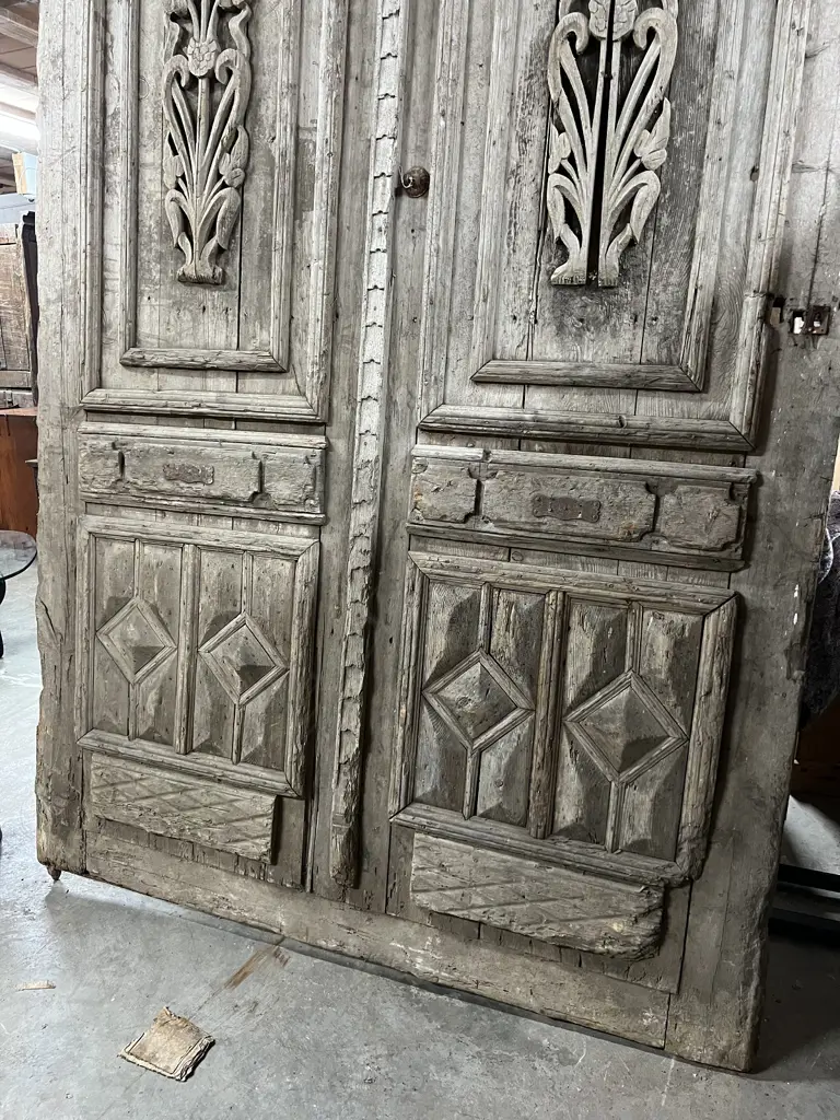 LGE EUROPEAN RUSTIC COUNTRY HOUSE DOOR looks like a pr but is 1 door H.2750mm. W.1750mm. Image 1++