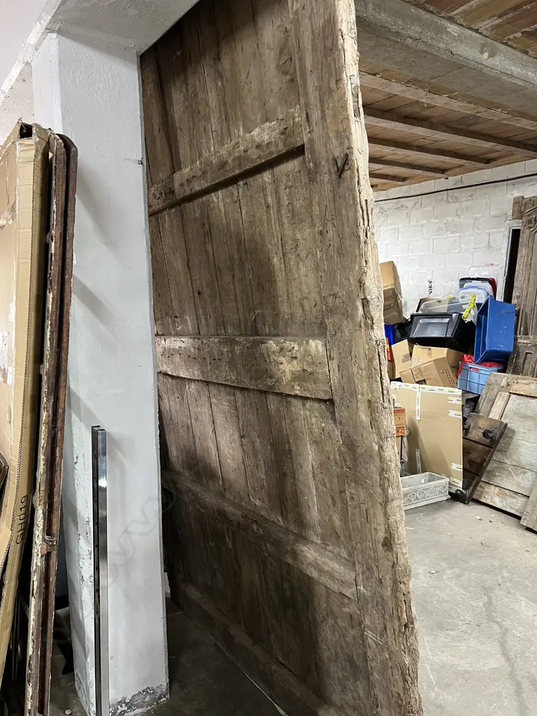 LGE EUROPEAN RUSTIC COUNTRY HOUSE DOOR looks like a pr but is 1 door H.2750mm. W.1750mm. Image 1++