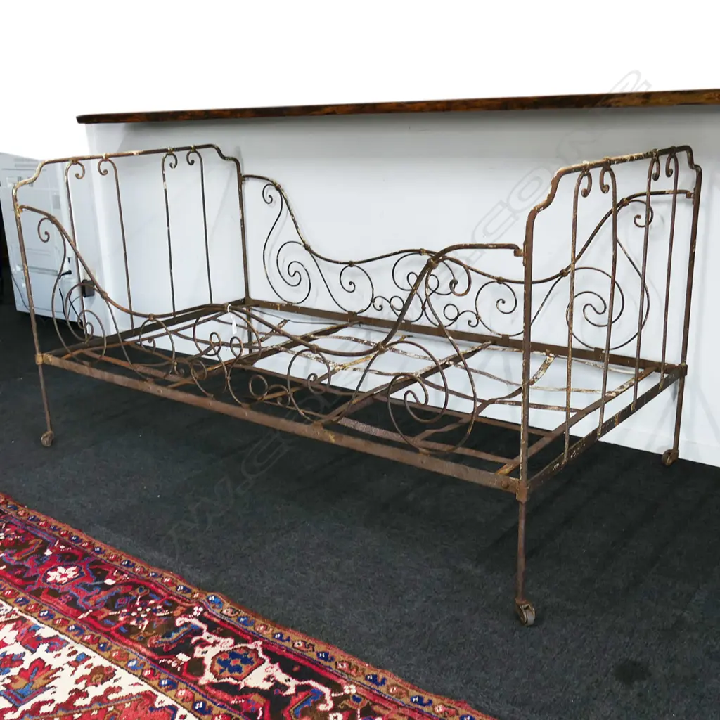 FRENCH WROUGHT IRON DAY BED Image 1++