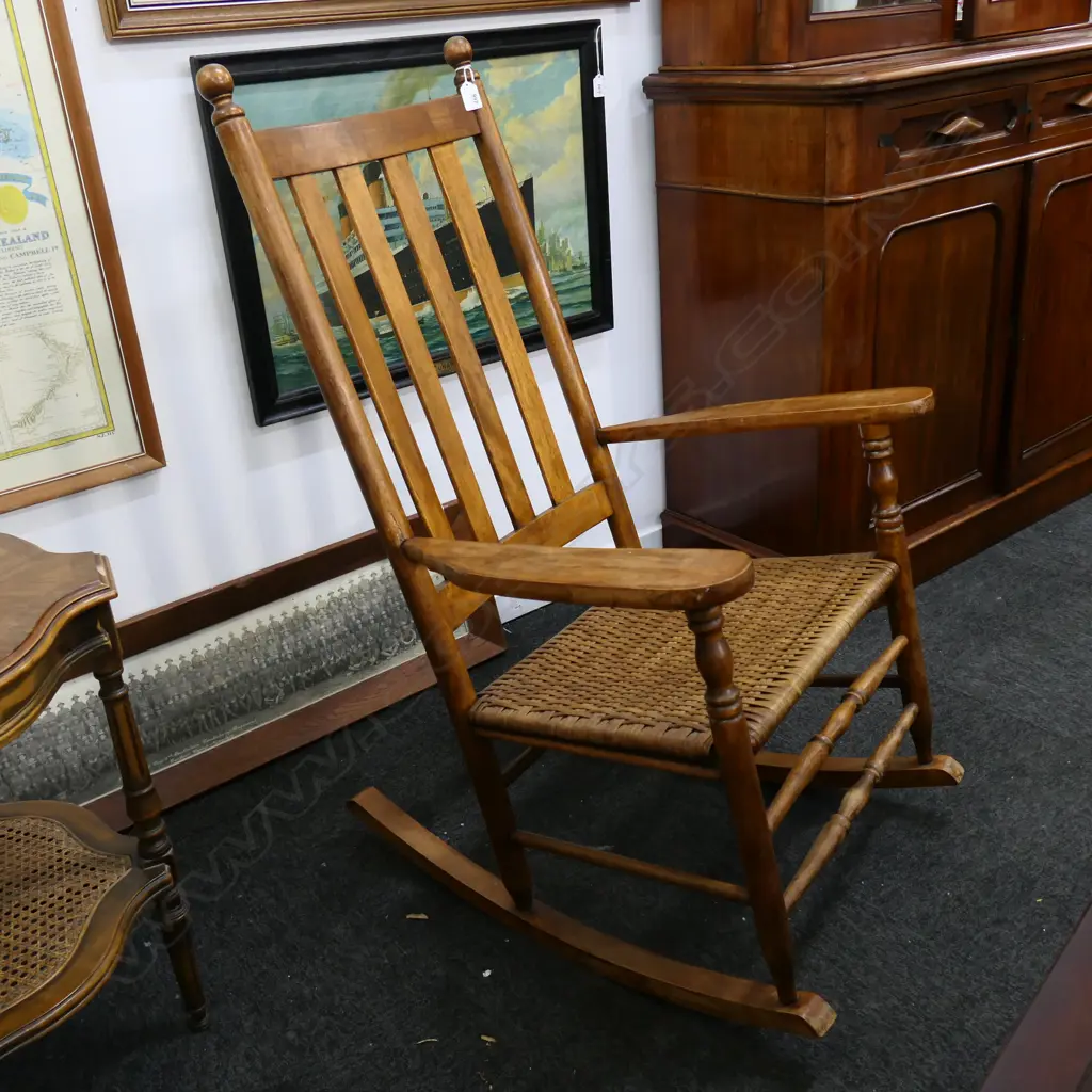 ARTS & CRAFTS STYLE ROCKING CHAIR Image 1++