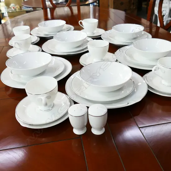LG HUTSCHENEUTHER 6 PLACE DINNER SET...
