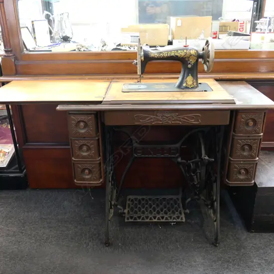 VINTAGE OAK SINGER TREADLE SEWING MACHINE (AF)