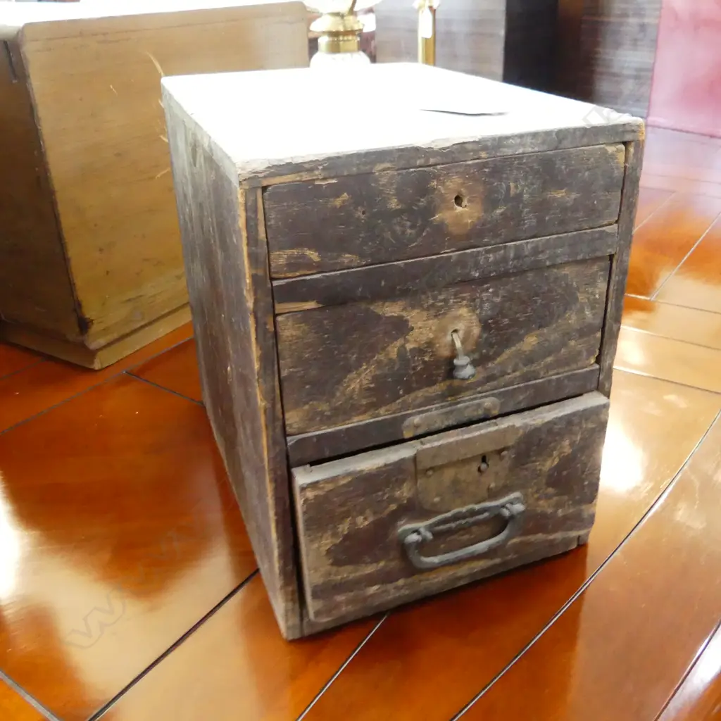 SMALL OLD JAPANESE CHEST AF Image 1++