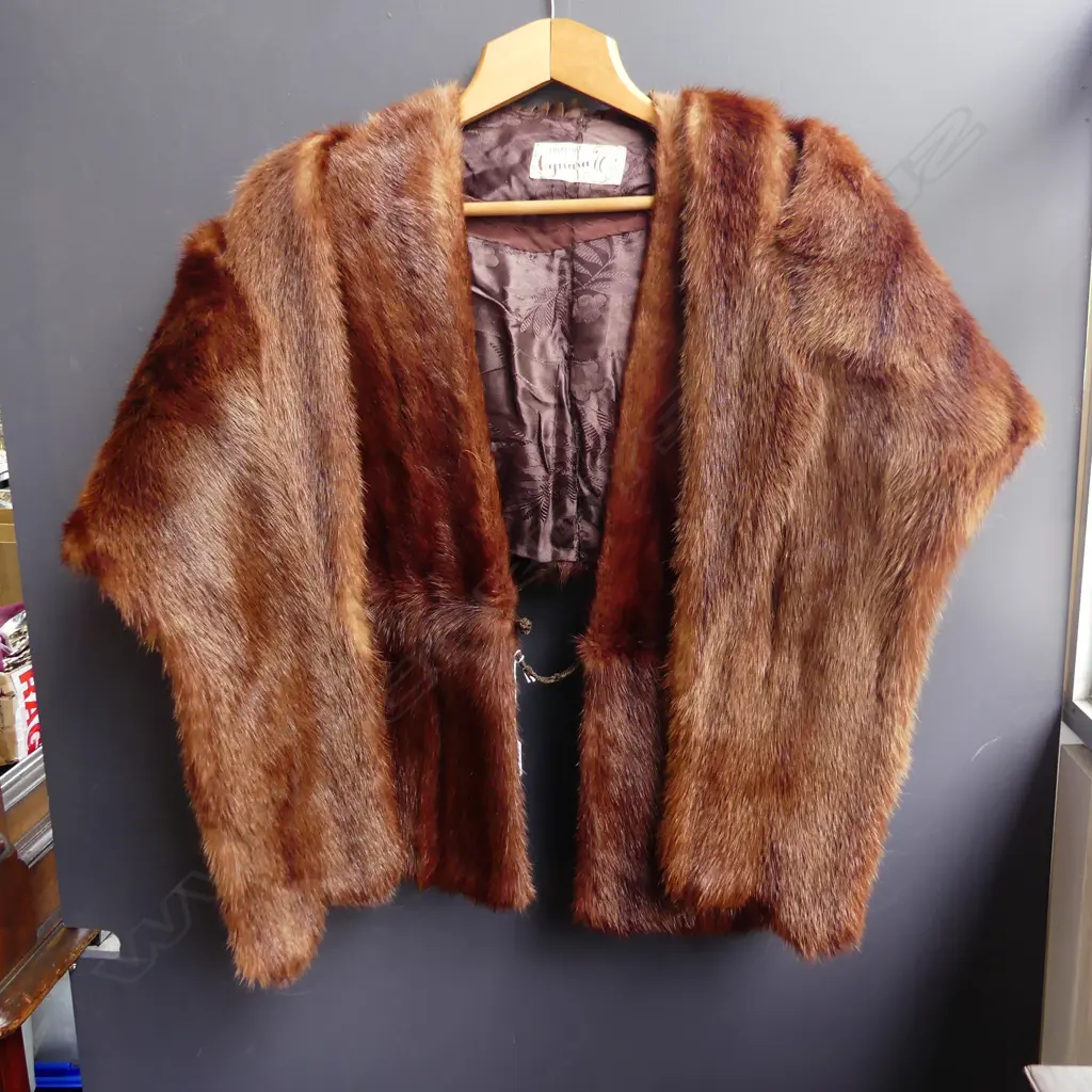 2 VINTAGE FOX FUR STOLES  Image 1++