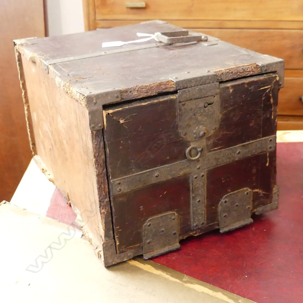  19TH C PEDDLERS CHEST AF Image 1++