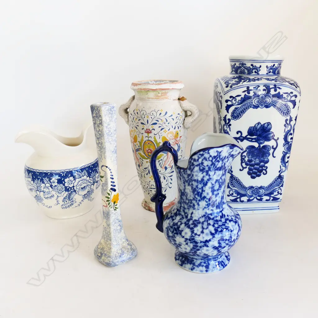 5 ASST. B/W CERAMICS; 2 JUGS, 3 VASES H.340mm Image 1++