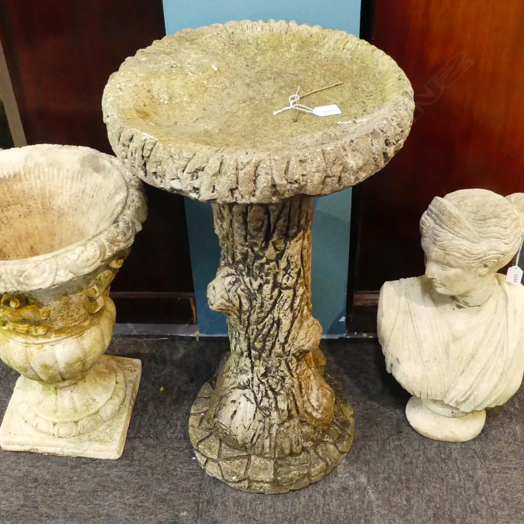 CONCRETE BIRD BATH, H620MM Image 1++