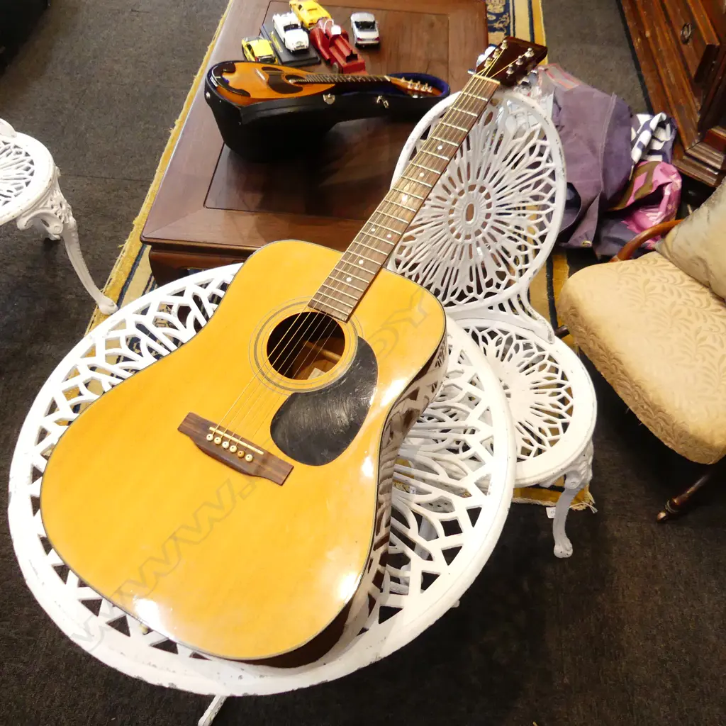 VINTAGE JAPANESE SUZUKI GUITAR + STRAP Image 1++