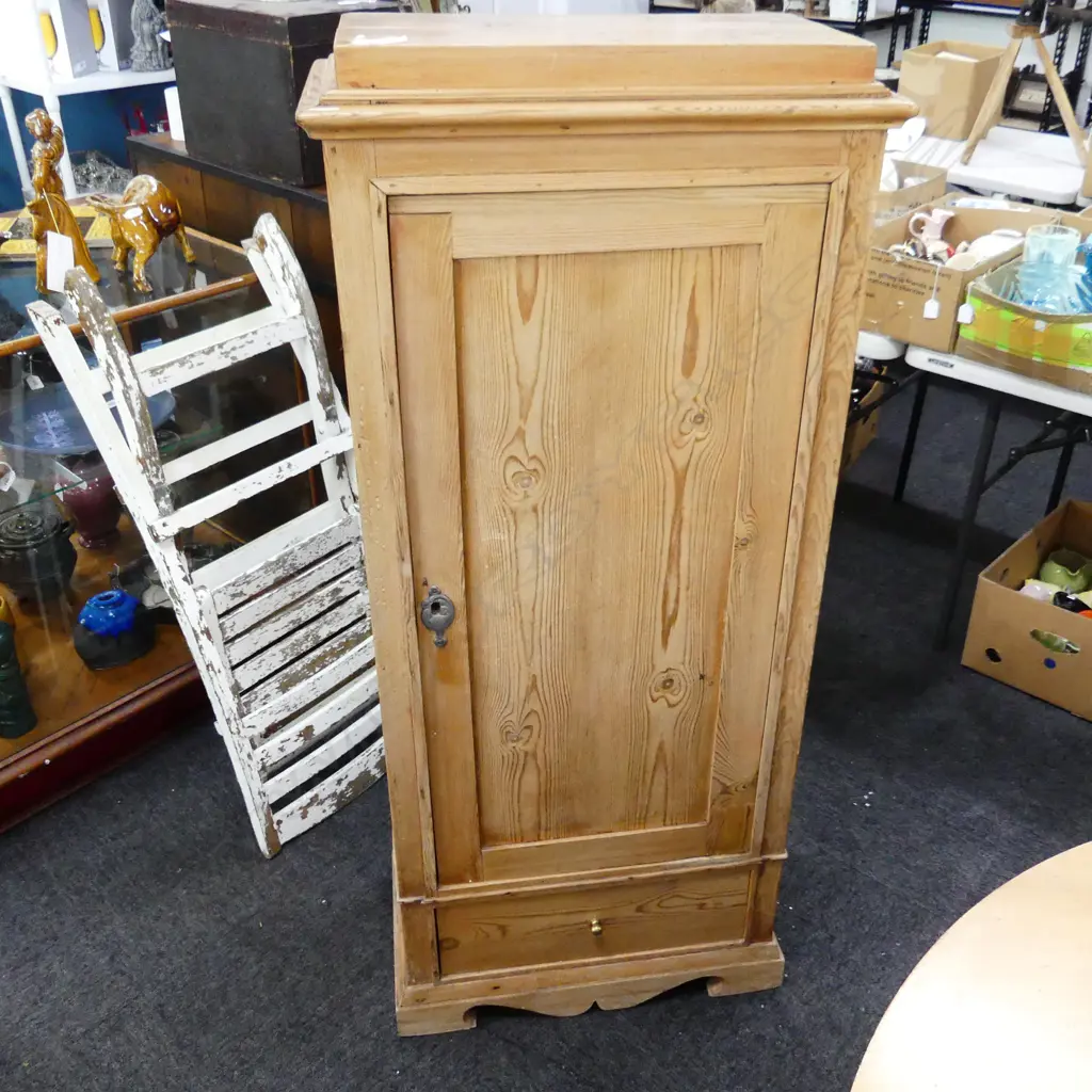 PINE CUPBOARD WITH SINGLE DRAWER TO BASE H 1420 MM Image 1++