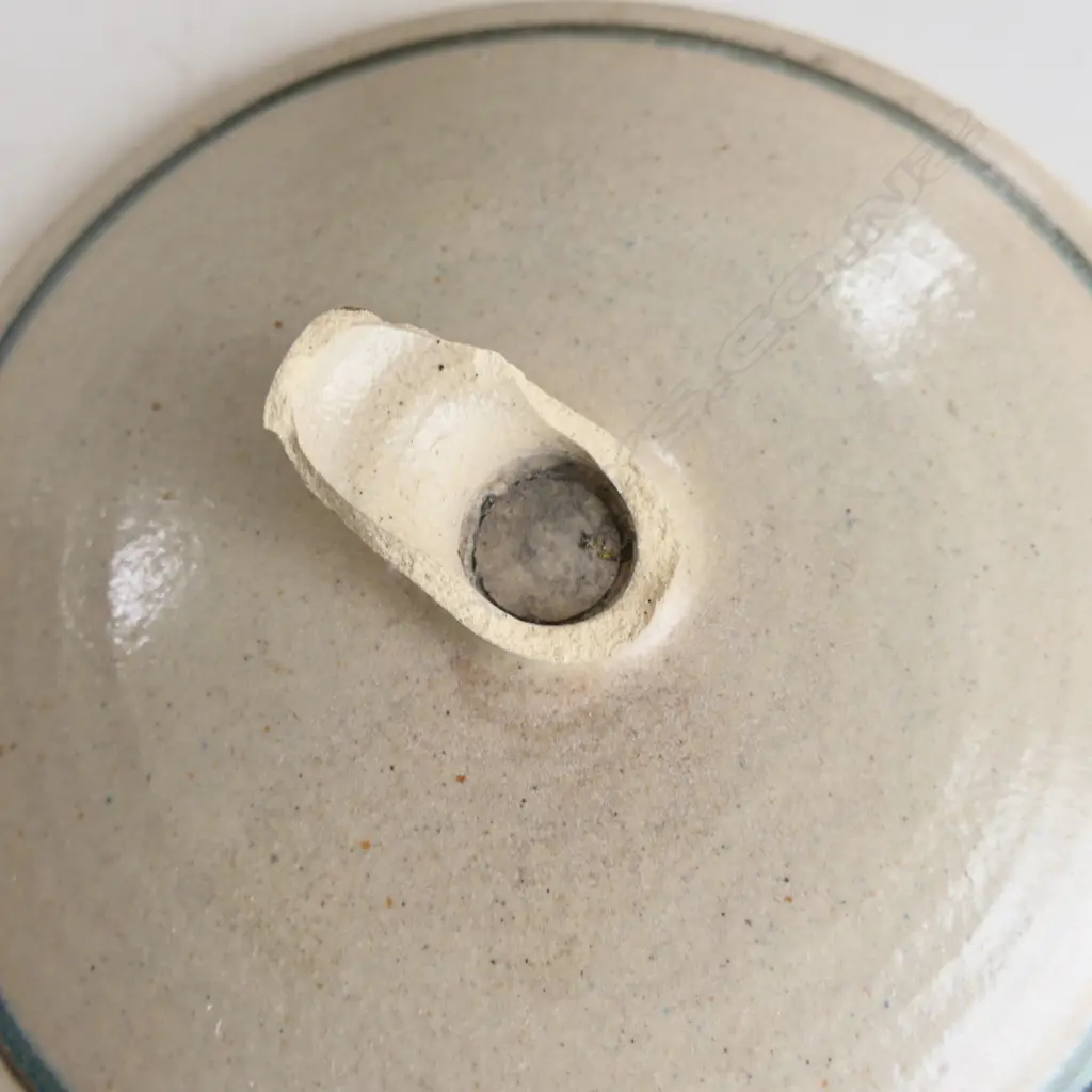 LG STUDIO POTTERY LIDDED POT. H.460mm (LID HANDLE BROKEN) Image 1++