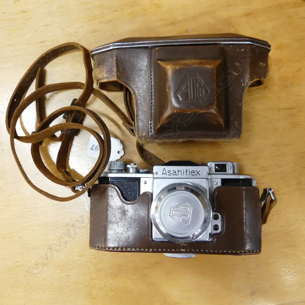 ASHAIFLEX CAMERA in leather case Image 1++
