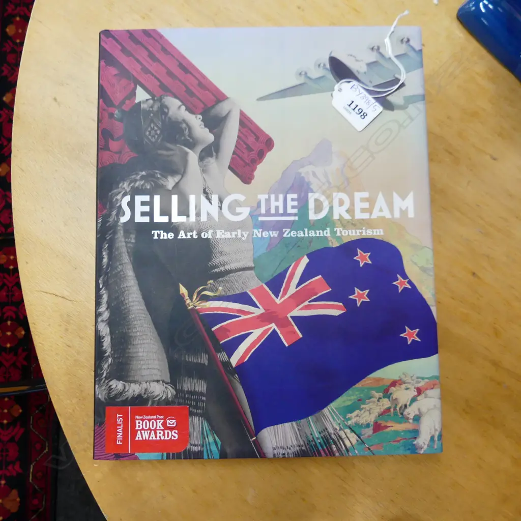 HARDCOVER BOOK; SELLING THE DREAM: THE ART OF EARLY NZ TOURISM'  Image 1++