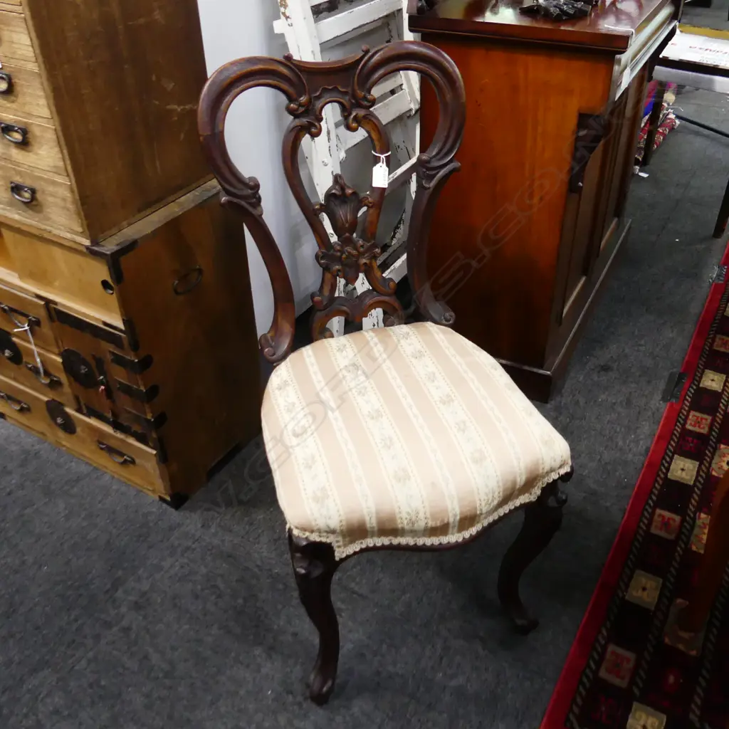 VICTORIAN ROSEWOOD FANCY CARVED BACK SIDE CHAIR Image 1++