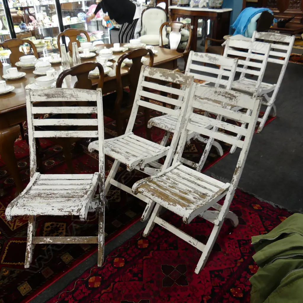 6 WHITE PAINTED FOLDING CHAIRS Image 1++