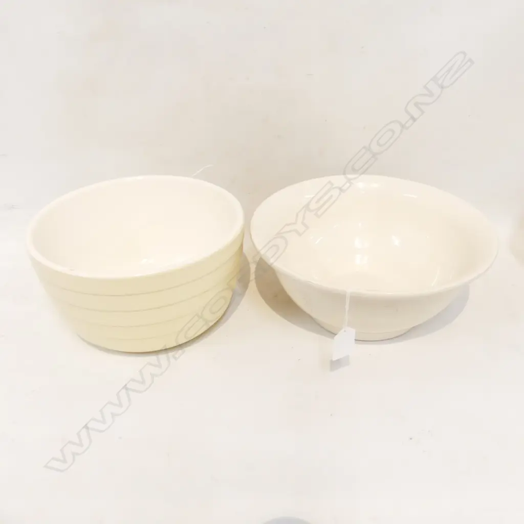 2 C/LYNN MIXING BOWLS LARGEST DIA 310MM Image 1++