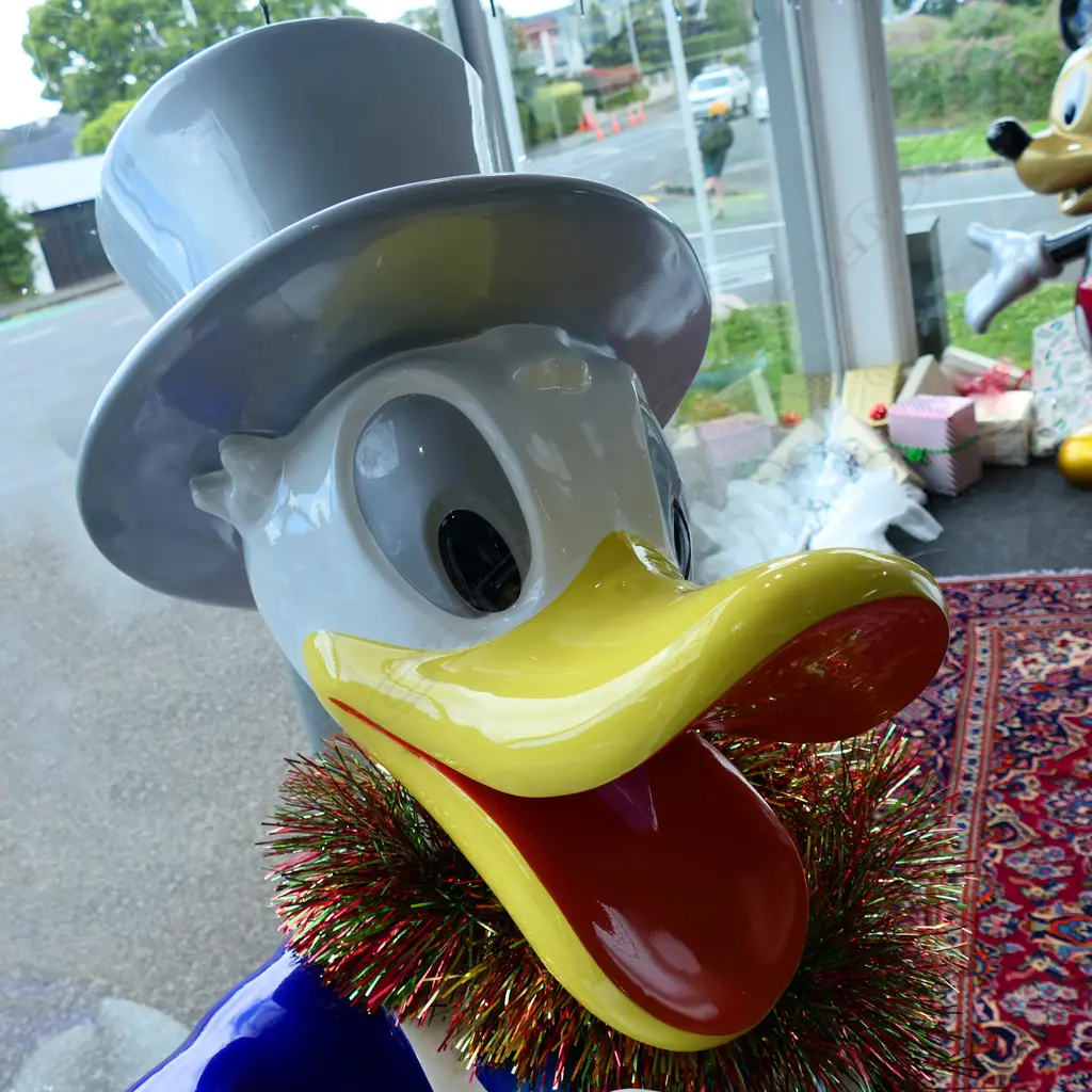 LG DISNEY DONALD DUCK FIBREGLASS FIGURE IN BRIGHT AUTOMOTIVE PAINT & LACQUER H.1500mm Image 1++
