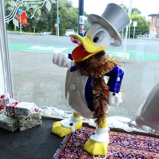 LG DISNEY DONALD DUCK FIBREGLASS FIGURE IN BRIGHT AUTOMOTIVE PAINT & LACQUER H.1500mm
